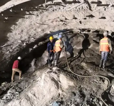 茂南拱顶带模注浆料的施工流程及注意事项